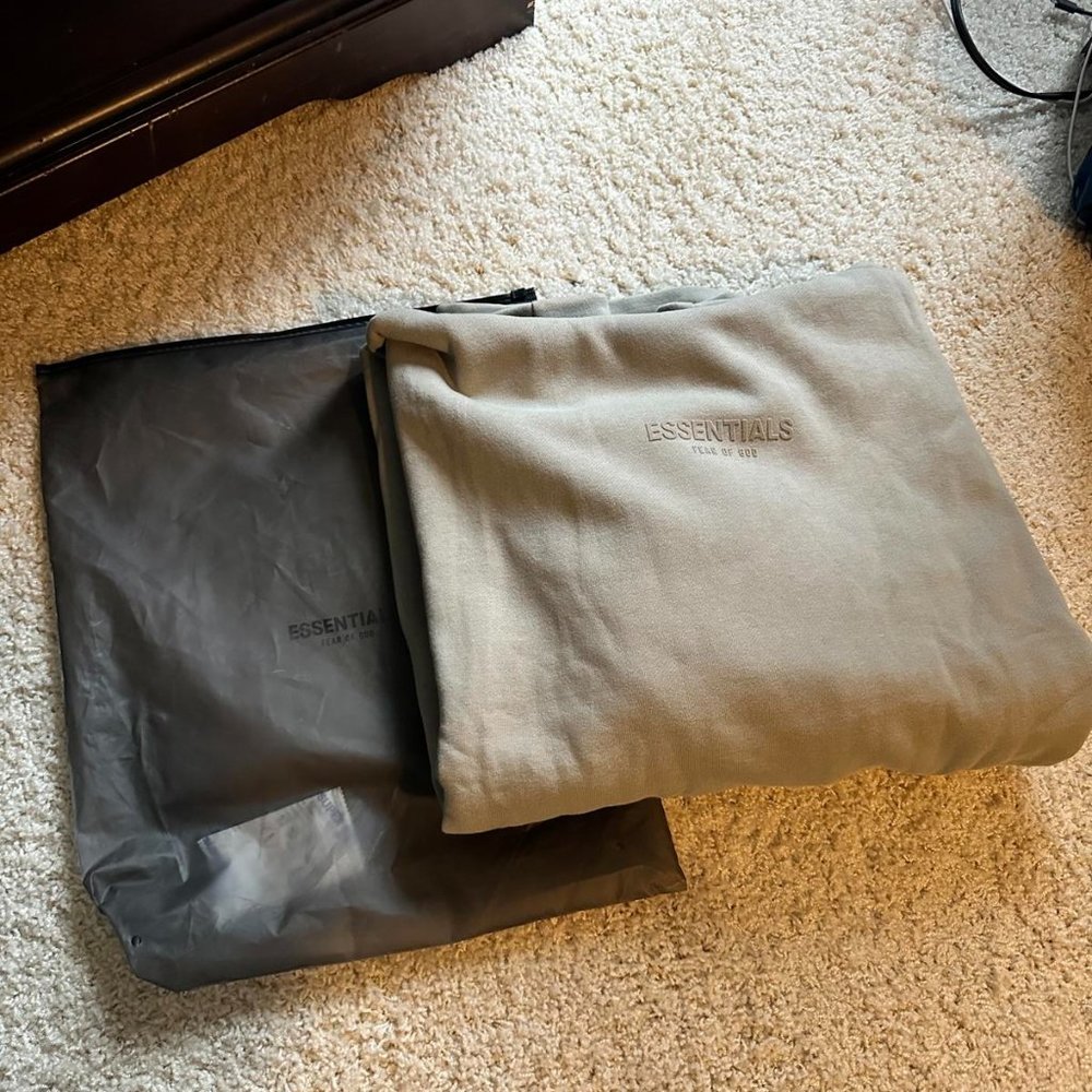 NWT ESSENTIALS Fear of God XXL hoodie